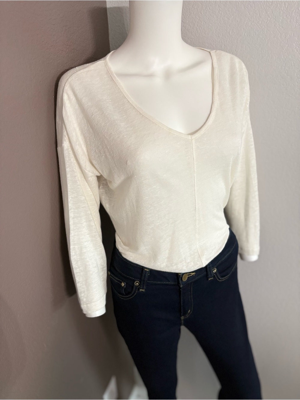 Vince Camuto Linen Cream V-Neck Long Sleeve Tee